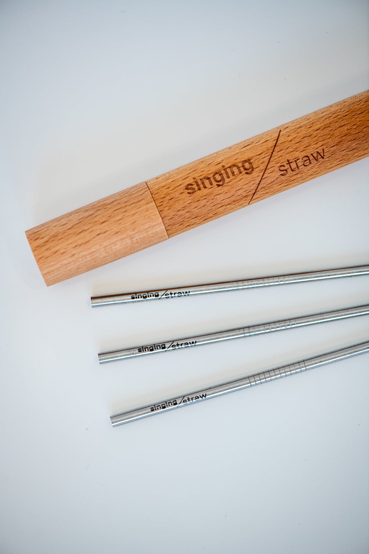 Singing / Straw